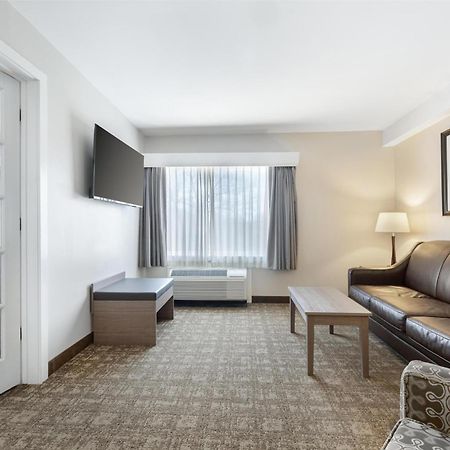 Best Western Plus Windjammer Inn & Conference Center Burlington Exterior foto